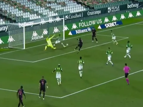 CHOÁNG! Ramos bất ngờ "hóa gỗ", bỏ lỡ cơ hội kinh điển