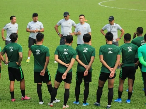 CHOÁNG! Thua Việt Nam, bại tướng bỏ trốn và mất liên lạc với ĐTQG