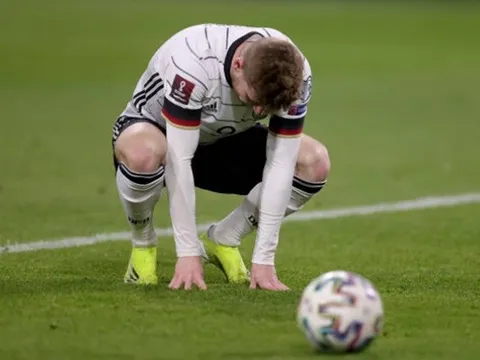 CHOÁNG! Werner phá game, Gundogan quỳ xuống sân ôm đầu gục mặt