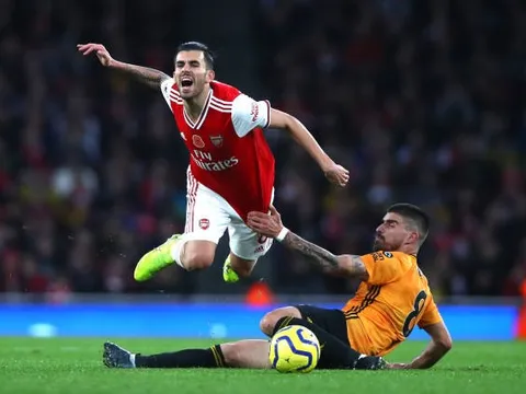 Chơi bạc nhược, Arsenal tiếp tục chìm trong khủng hoảng