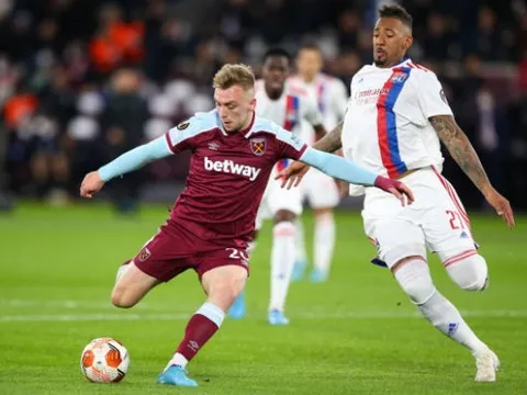Chơi với 10 người, West Ham kiên cường cầm chân Lyon