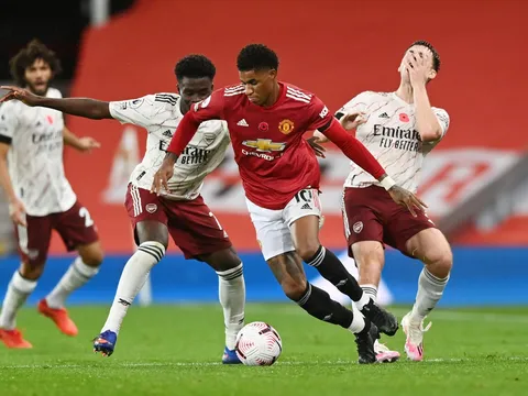 "Hiện tại, Man Utd nhỉnh hơn Arsenal một chút"