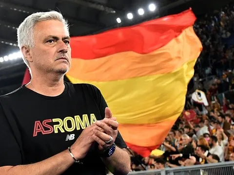 Chữ ký giúp Mourinho kết thúc mùa hè hoàn hảo