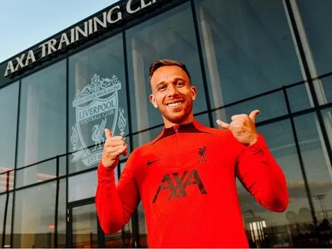 Chữ ký mới của Liverpool bị nghi ngờ