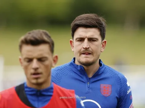 Chữ ký từng bị cho là thảm họa của Arsenal khiến Maguire xấu hổ