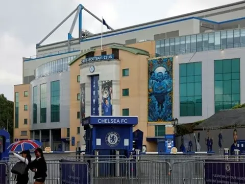 Chủ mới Chelsea tăng nợ 800 triệu bảng