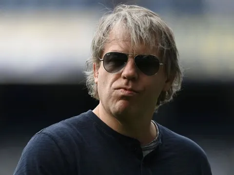 Chủ mới của Chelsea là mối đe dọa với Premier League