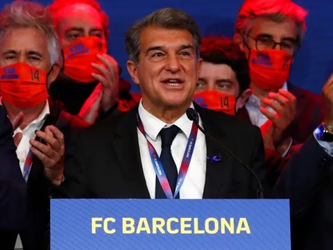 Chủ tịch Barca chơi tới bến với UEFA