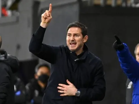 Chưa đến Everton, Frank Lampard đã làm khó Arsenal