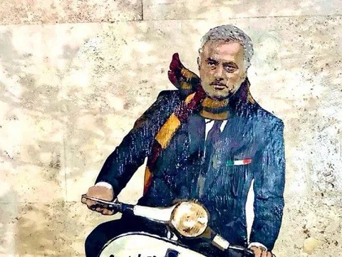 Chưa đến Roma, Mourinho đã được nhận món quà đặc biệt
