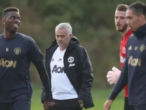 Chưa kịp hồi phục, Pogba lỡ trận tái ngộ "thầy cũ"