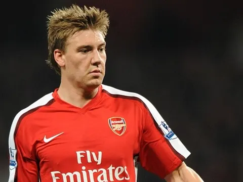 "Chúa tể một thời" của Arsenal ra mắt tự truyện