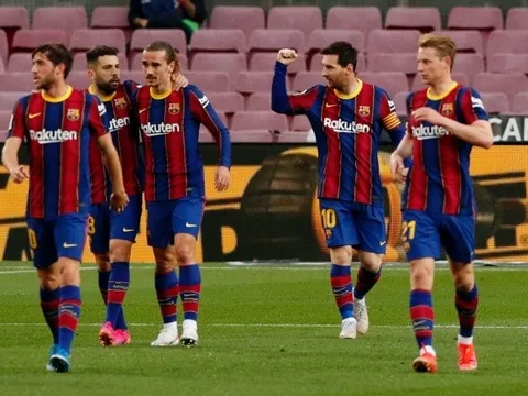 Chưa vô địch, Koeman đã thắng trong lòng các CĐV Barca ở 2 phương diện