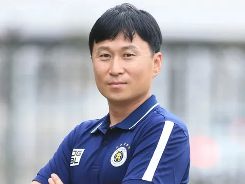 HLV Hàn Quốc: 'Tôi sẽ giải quyết vấn đề của CLB Hà Nội'