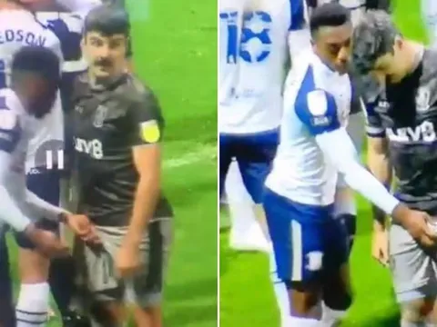 Chứng nào tật nấy, Fisher sờ vùng kín đối thủ ngay trong trận đấu