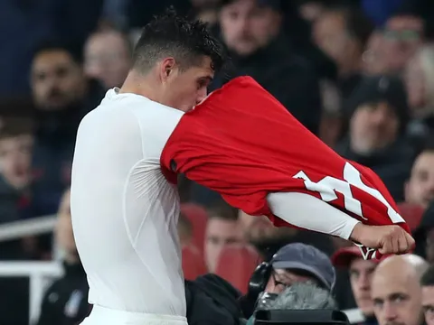 "Chúng tôi ủng hộ Xhaka bằng mọi cách"