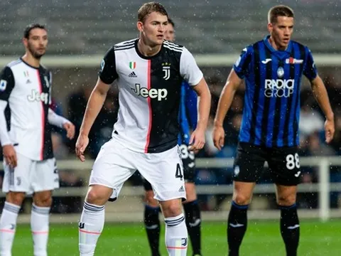 "Có ai nhìn thấy De Ligt ở đâu không?"