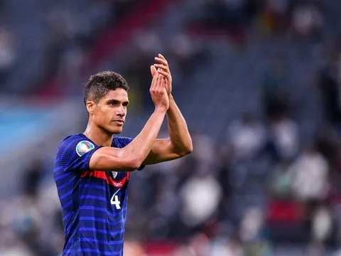 Cơ hội cuối để Ed Woodward thực hiện 'lời hứa Varane' với M.U