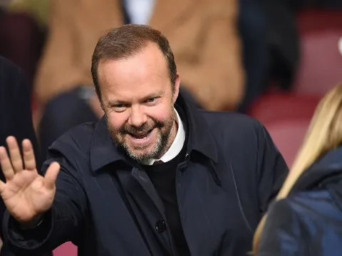 "Có lẽ cậu ấy muốn đến Old Trafford, tại sao Man Utd không chiêu mộ 2 cái tên đó?