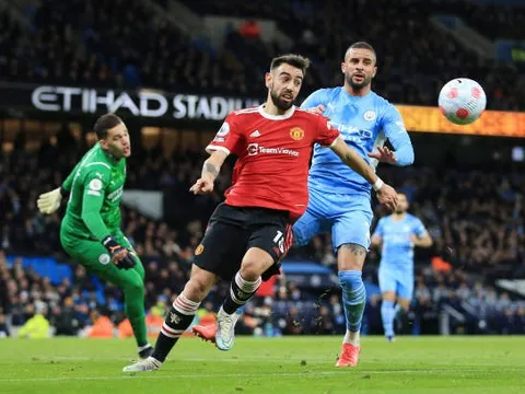 Cỗ máy bao sân xuất hiện trong trận Man City 4-1 Man Utd