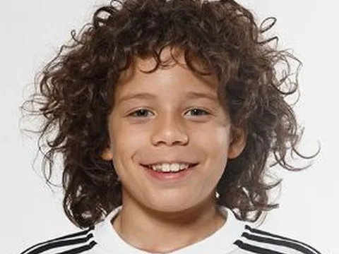 Con trai Marcelo ghi bàn đẹp mắt