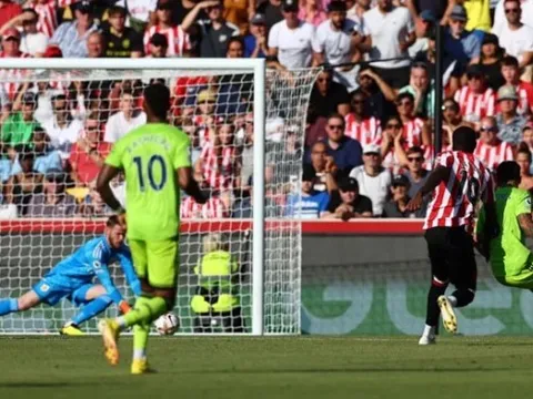 Công cùn thủ tệ, Man Utd thua thảm 4 bàn không gỡ