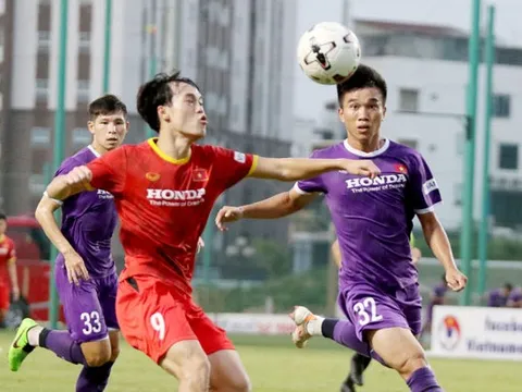 Công Phượng lập cú đúp, ĐT Việt Nam thắng áp đảo đàn em U22