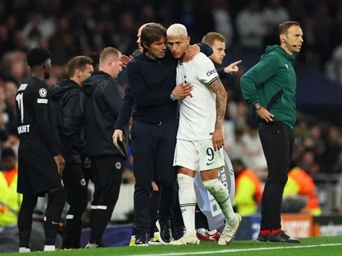 Conte báo tin xấu về Richarlison