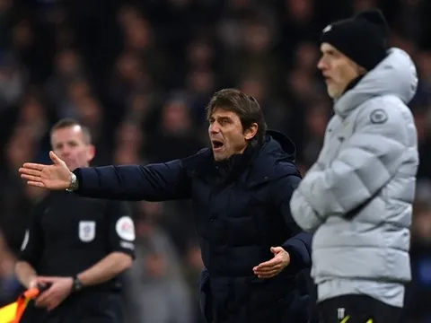 Conte chê Tottenham quá bị động, khen Chelsea 2 điểm