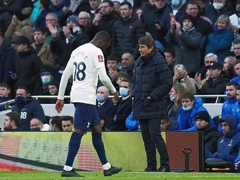 Conte trảm 4 cái tên khỏi đội một