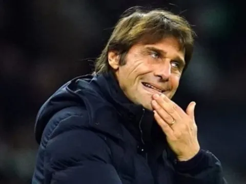 Conte: "Xin lỗi nhưng tôi hơi khó chịu"