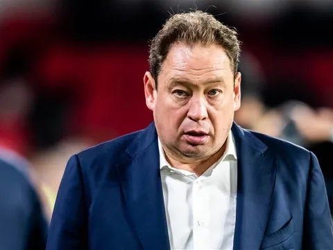 Đội bóng của Văn Hậu khiến cựu HLV tuyển Nga mất việc