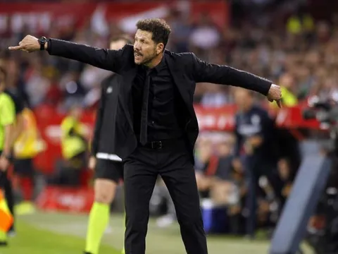 Costa bỏ lỡ 2 bàn thắng khó tin, đây là phản ứng của thuyền trưởng Simeone