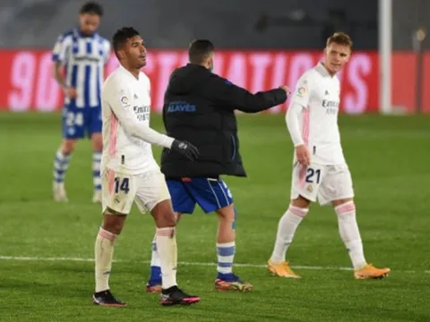 Courtois mắc sai lầm nghiêm trọng, Real sảy chân ngay trên sân nhà