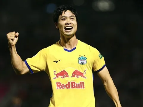 Màn trở lại ngọt ngào của Công Phượng