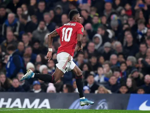 'CR7' xuất hiện ở Stamford Bridge làm De Gea 'cạn lời'