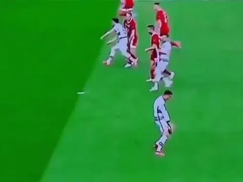 Ronaldo quát tháo khi bị đồng đội ngó lơ