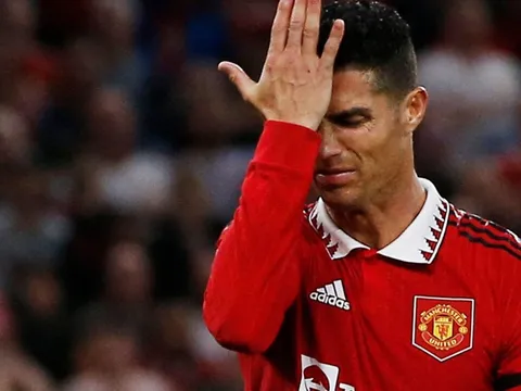 Chị gái Ronaldo đe dọa Ten Hag