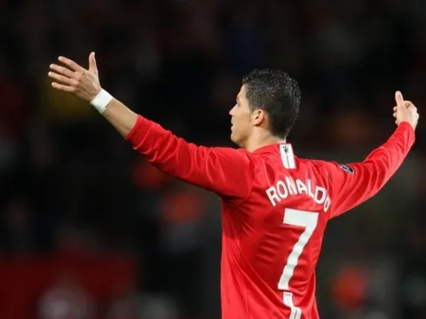 Cristiano Ronaldo tái hợp Man Utd, tại sao không?