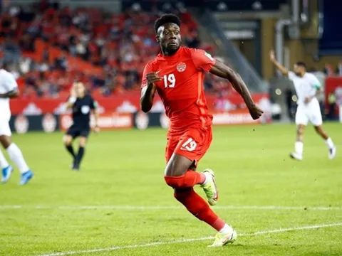 Cử chỉ cao đẹp của Alphonso Davies