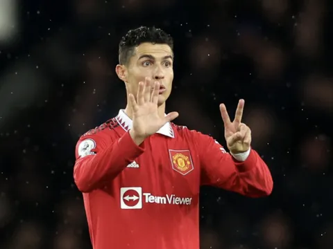 Cú hích của Ronaldo