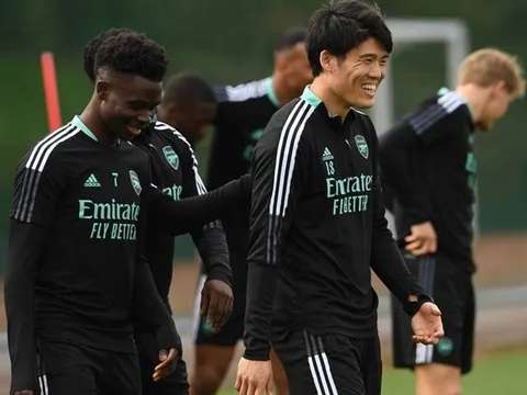 Cú hích lớn trên sân tập Arsenal