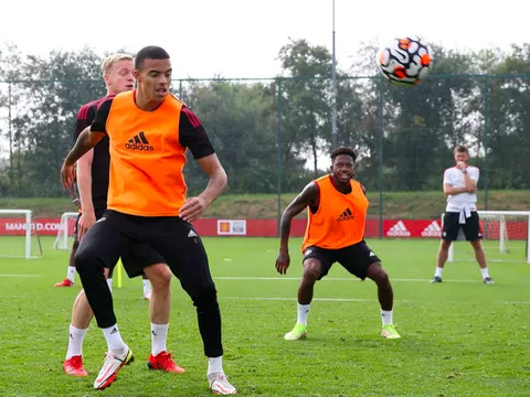 M.U đón 2 cú hích lớn, mad dog kịp trở lại ngày Ronaldo ra mắt