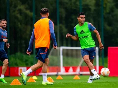 Cú hích xuất hiện, dàn sao Man Utd nhồi thể lực trên sân tập