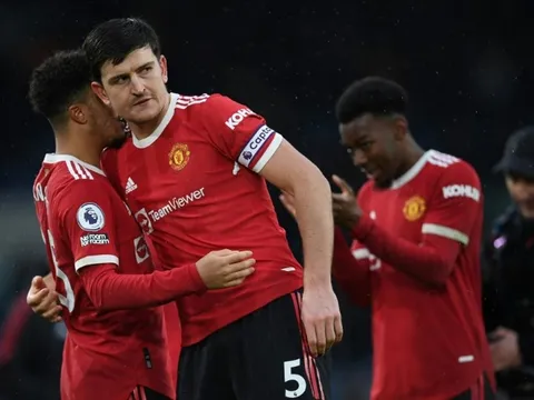 Cú sốc cho Jadon Sancho; Nghịch lý Harry Maguire