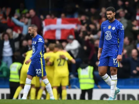 Cú tát cảnh báo Chelsea