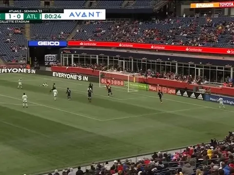 Cú volley hoàn hảo cạnh tranh Puskas khiến Ronaldo phải ngả mũ