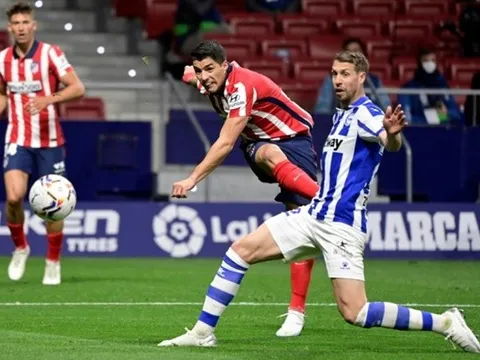 Cùng Atletico bay cao, Suarez buông lời móc mỉa Barca