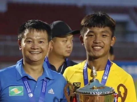 Cùng SLNA vô địch, Văn Quyến đưa ra câu trả lời về "truyền nhân"