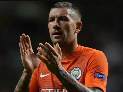 Cựu sao Manchester City giải nghệ ở tuổi 36